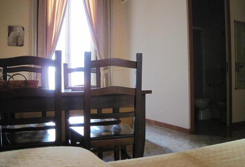 اتاق استاندارد چهار تخته, San Demetrio