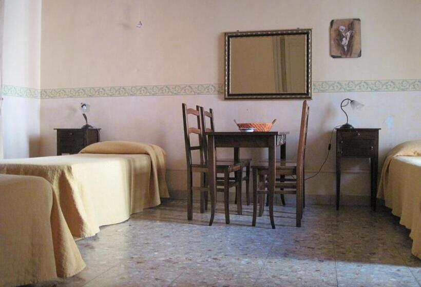 اتاق استاندارد چهار تخته, San Demetrio