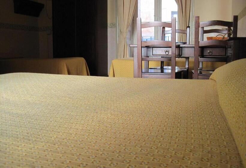 اتاق استاندارد چهار تخته, San Demetrio