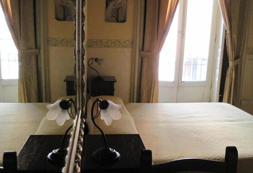 اتاق استاندارد چهار تخته, San Demetrio