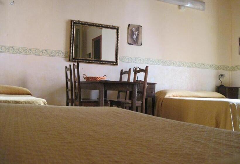 اتاق استاندارد چهار تخته, San Demetrio