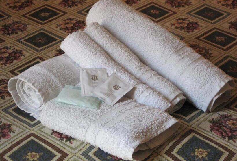 اتاق استاندارد چهار تخته, San Demetrio