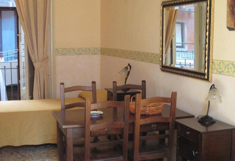 اتاق استاندارد چهار تخته, San Demetrio