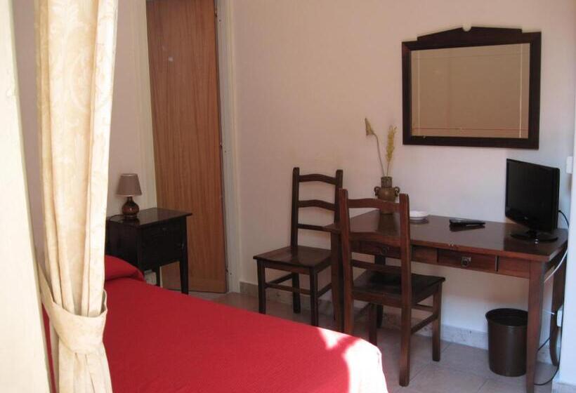 اتاق اکونومی, San Demetrio