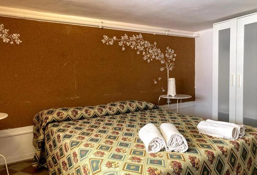 اتاق اکونومی, San Demetrio