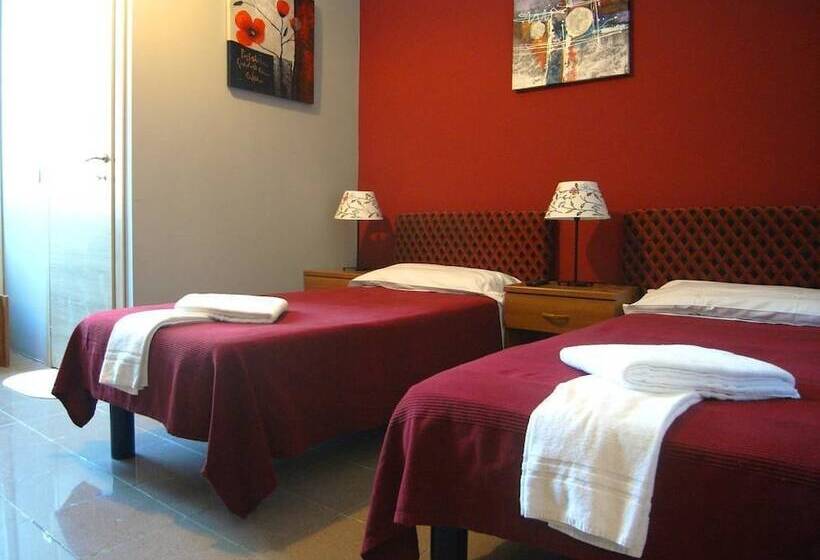 اتاق استاندارد, Emmy