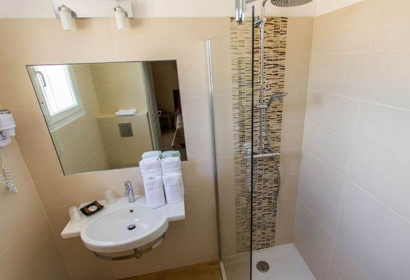 اتاق استاندارد با تراس, Cesario