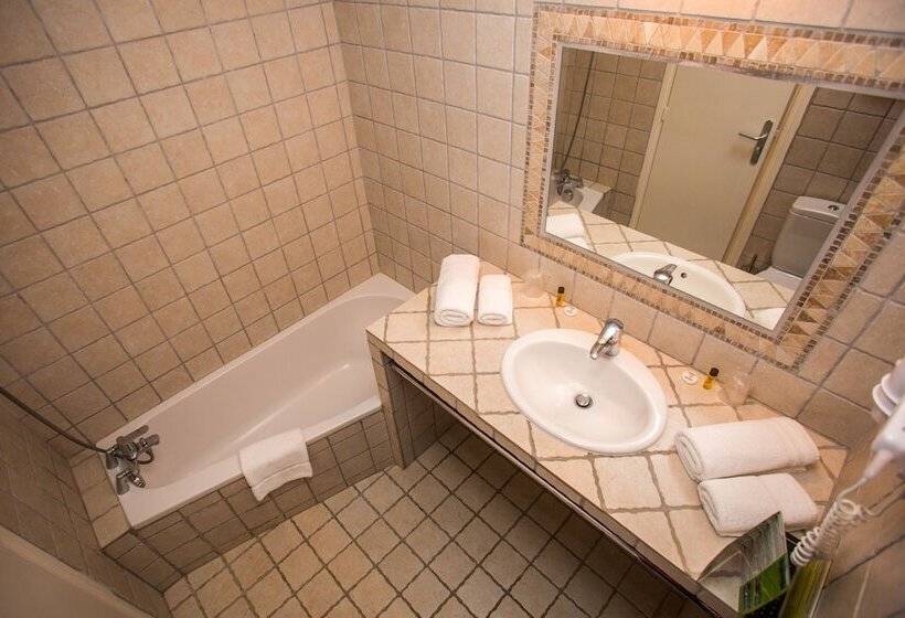 اتاق استاندارد با تراس, Cesario