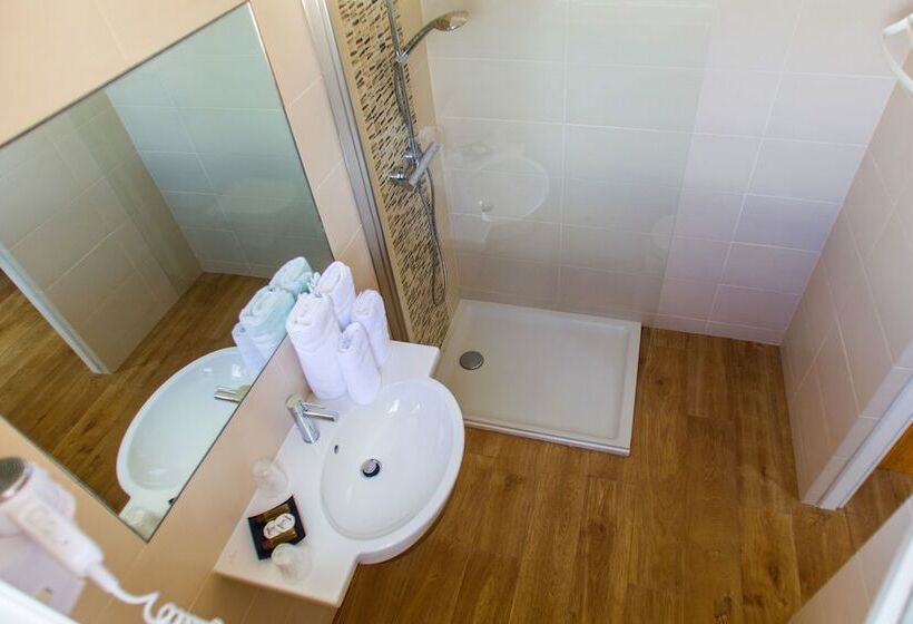 اتاق استاندارد با تراس, Cesario