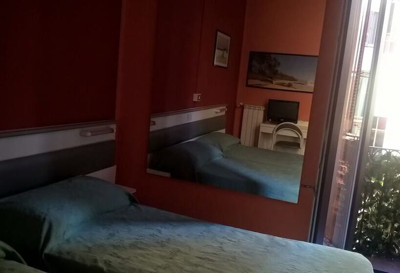 带共用浴室的标准房间, Del Sole