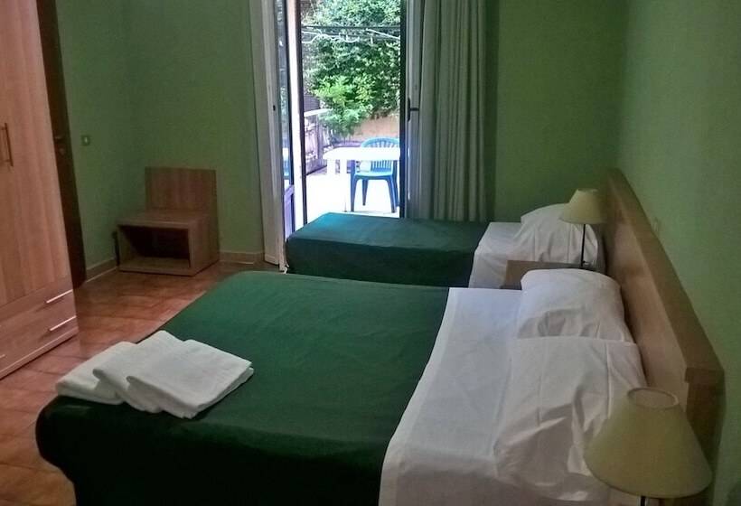 标准三人间, Del Sole