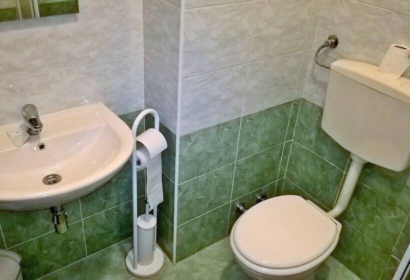 标准三人间共用浴室, Del Sole