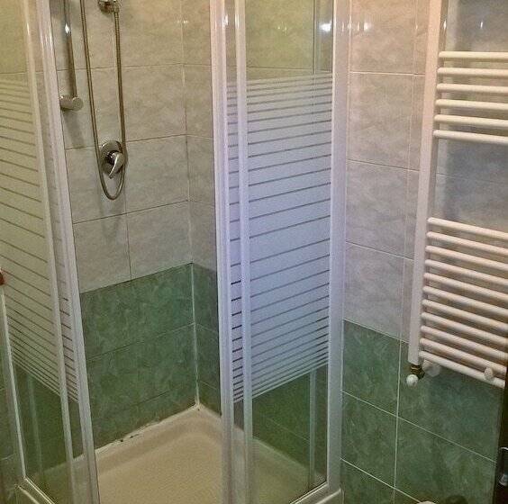 标准三人间共用浴室, Del Sole