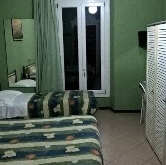 标准三人间共用浴室, Del Sole