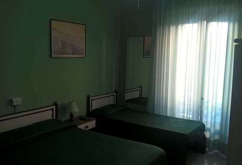 标准三人间共用浴室, Del Sole