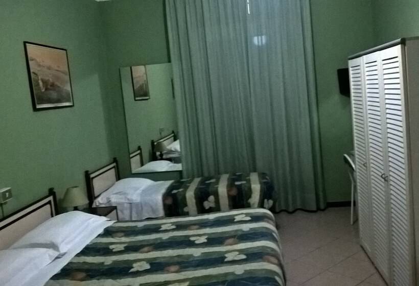 标准三人间共用浴室, Del Sole