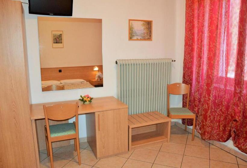 스탠다드 룸, Neni