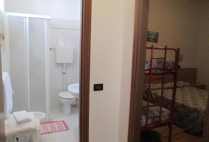 스탠다드 트리플 룸, Neni