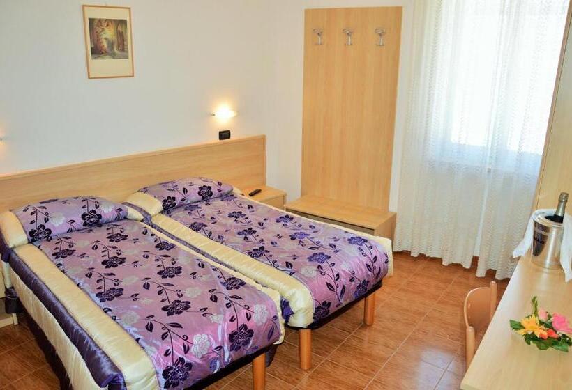 스탠다드 룸, Neni