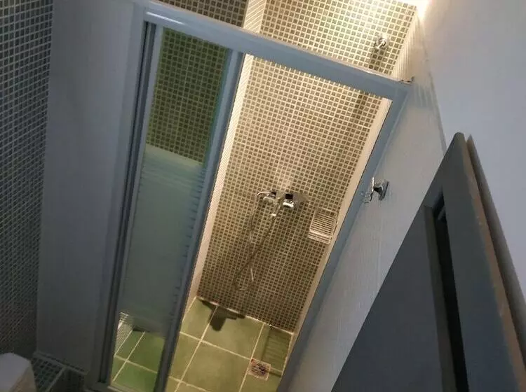 اتاق استاندارد سه نفره, Rentrooms Thessaloniki