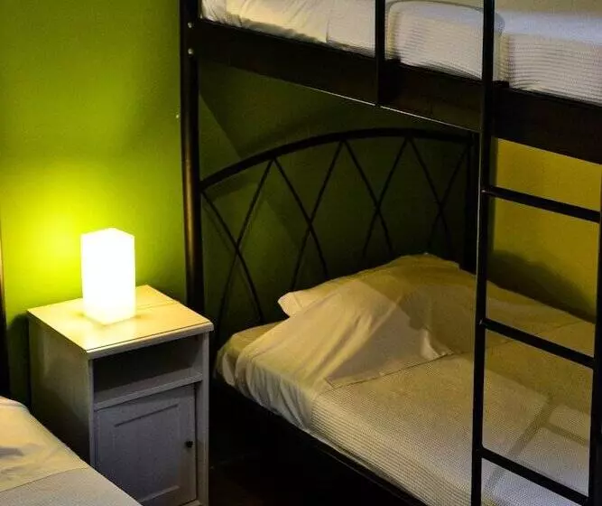 اتاق استاندارد چهار تخته, Rentrooms Thessaloniki