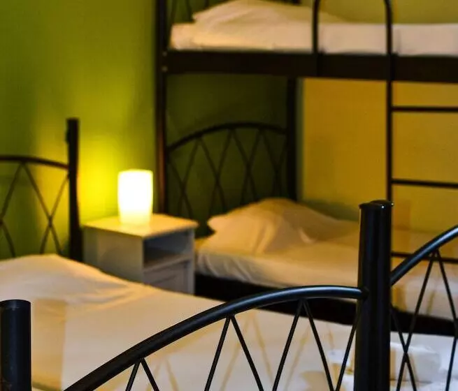 اتاق استاندارد چهار تخته, Rentrooms Thessaloniki