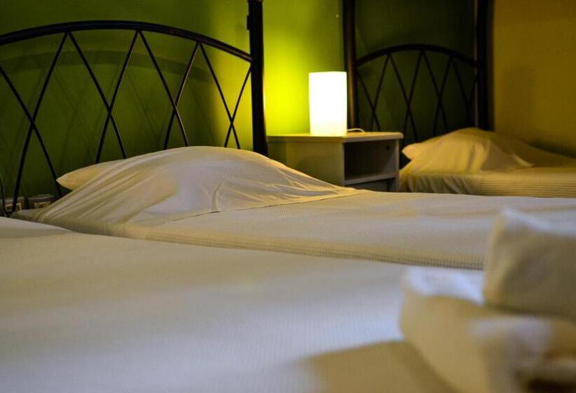 غرفة قياسية ثلاثية, Rentrooms Thessaloniki