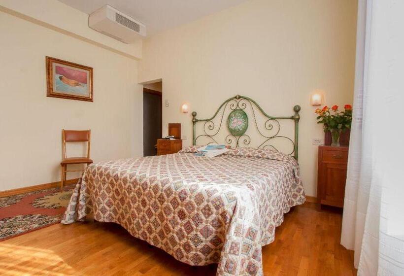 חדר סטנדרט, Savoia E Campana