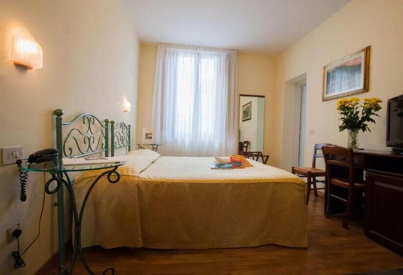 חדר סטנדרט, Savoia E Campana