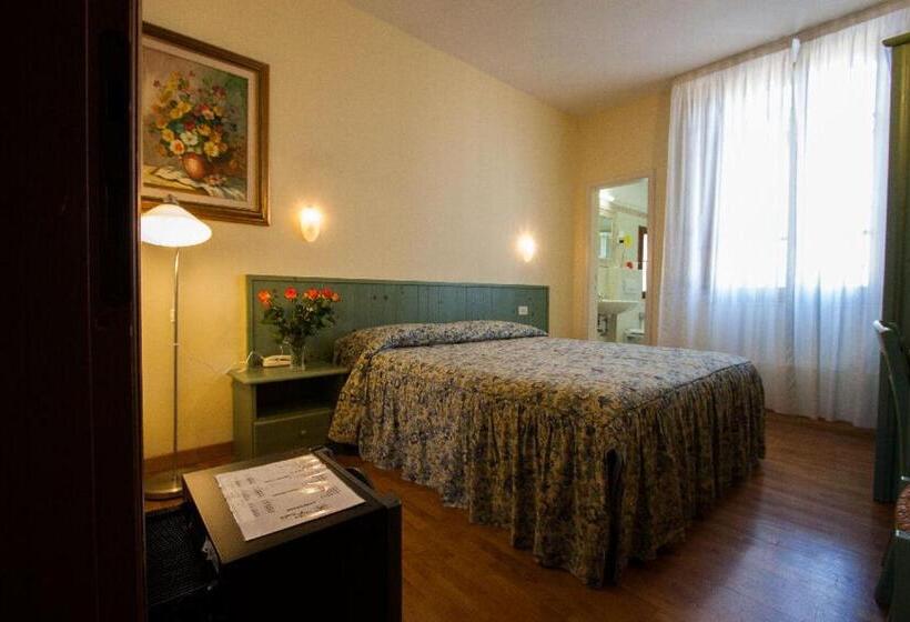 חדר סטנדרט, Savoia E Campana