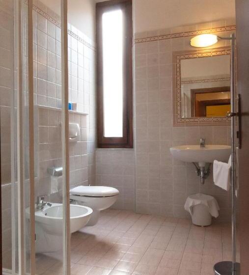 חדר סטנדרט לשלושה, Savoia E Campana