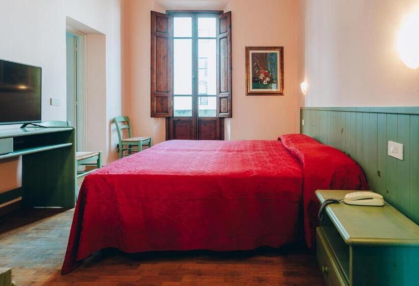 חדר סופריור, Savoia E Campana