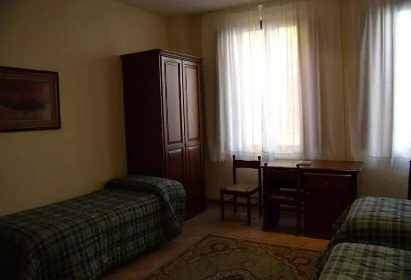 اتاق استاندارد چهار تخته, Savoia E Campana