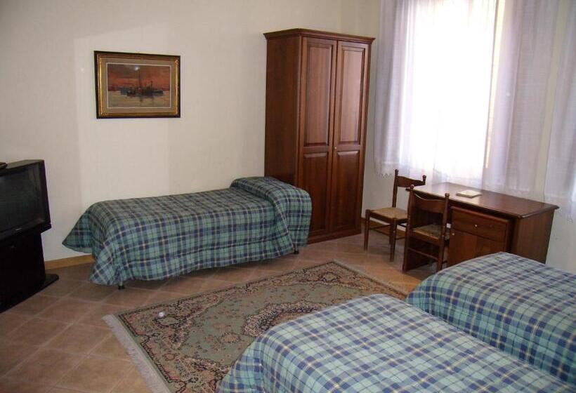 חדר סטנדרט לארבעה, Savoia E Campana