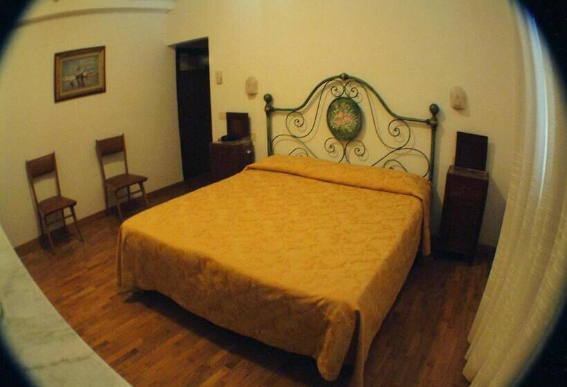 חדר סטנדרט, Savoia E Campana