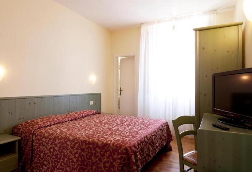 חדר סטנדרט, Savoia E Campana