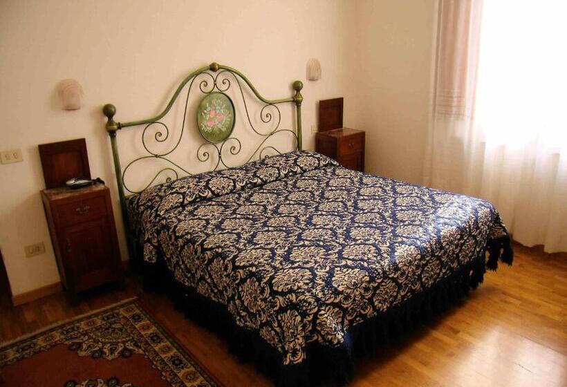 חדר סטנדרט, Savoia E Campana