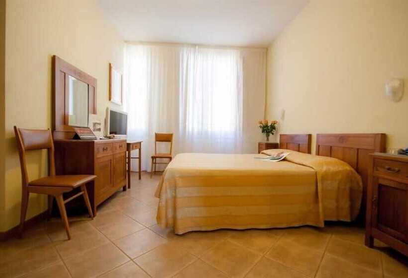 חדר סטנדרט, Savoia E Campana