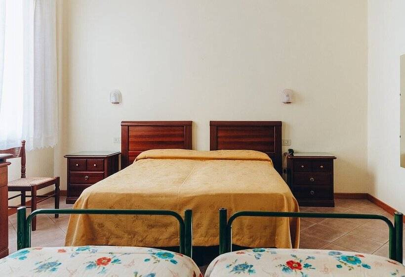 חדר סטנדרט לארבעה, Savoia E Campana