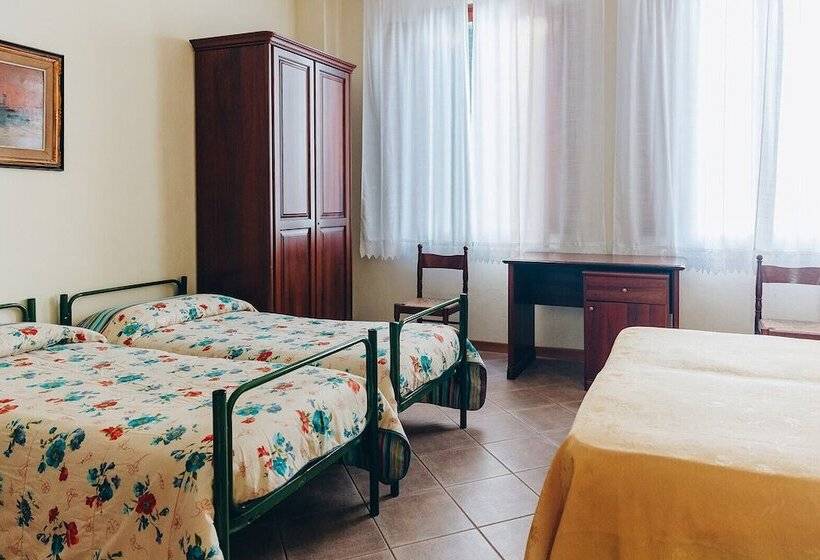 חדר סטנדרט לארבעה, Savoia E Campana