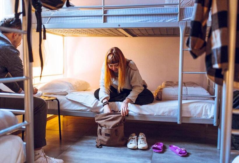 Pokój Czteroosobowy Standard, Lol Hostel Siracusa