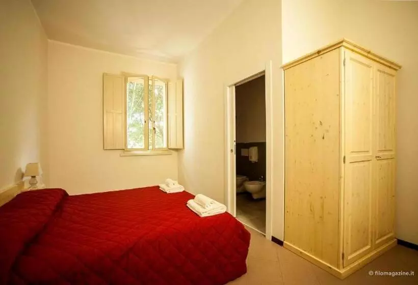 استودیو خانوادگی, Student's Hostel Estense