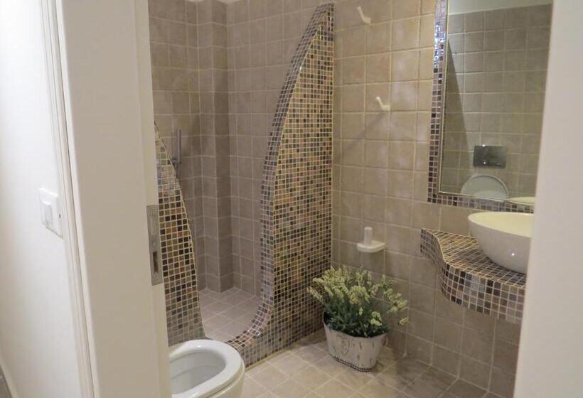 スタンダード5人部屋, Villa Manos