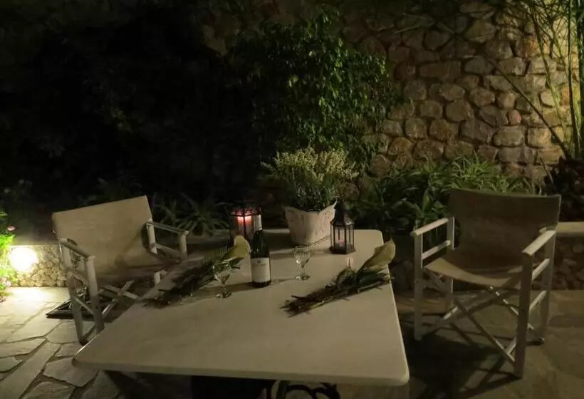 スタンダード5人部屋, Villa Manos
