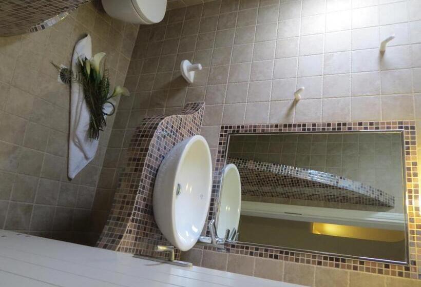 スーペリアの4人部屋, Villa Manos