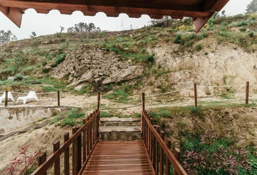 سوئیت با وان آب گرم, Unhais Valley   Country House