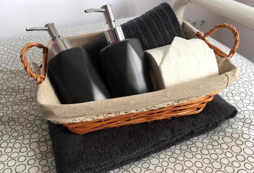 バス共有のスタンダードルーム, Forever São Brás