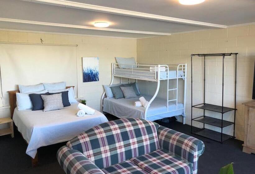 סטודיו משפחתי, Happy Valley Studio