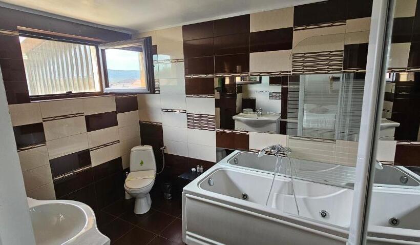 غرفة قياسية مزوَّدة بجاكوزي, Pensiunea Relax