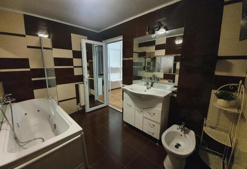 غرفة قياسية مزوَّدة بجاكوزي, Pensiunea Relax